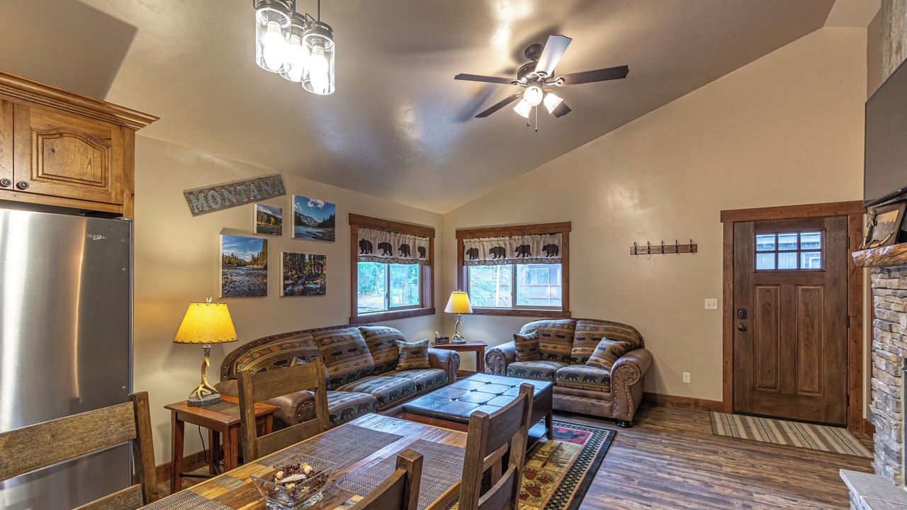 Photo of Livingroom in West Yellowstone