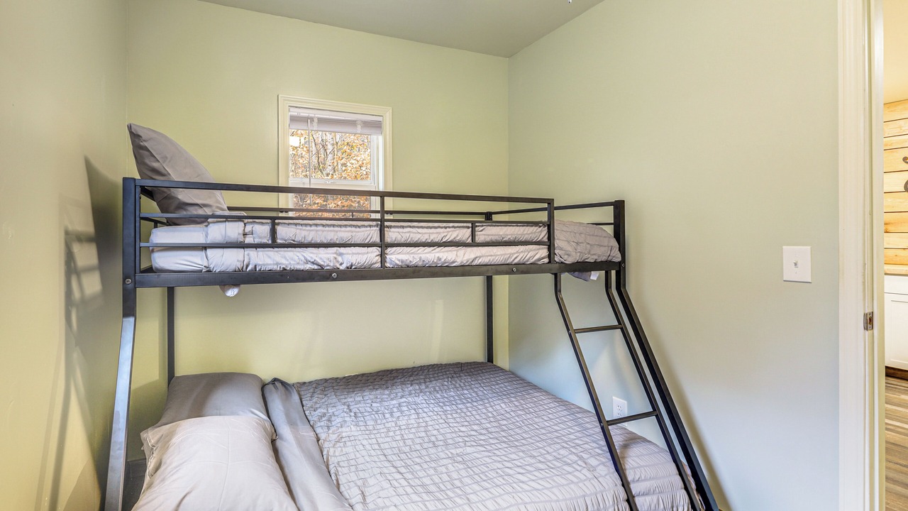 Photo of Bedroom in Lynx