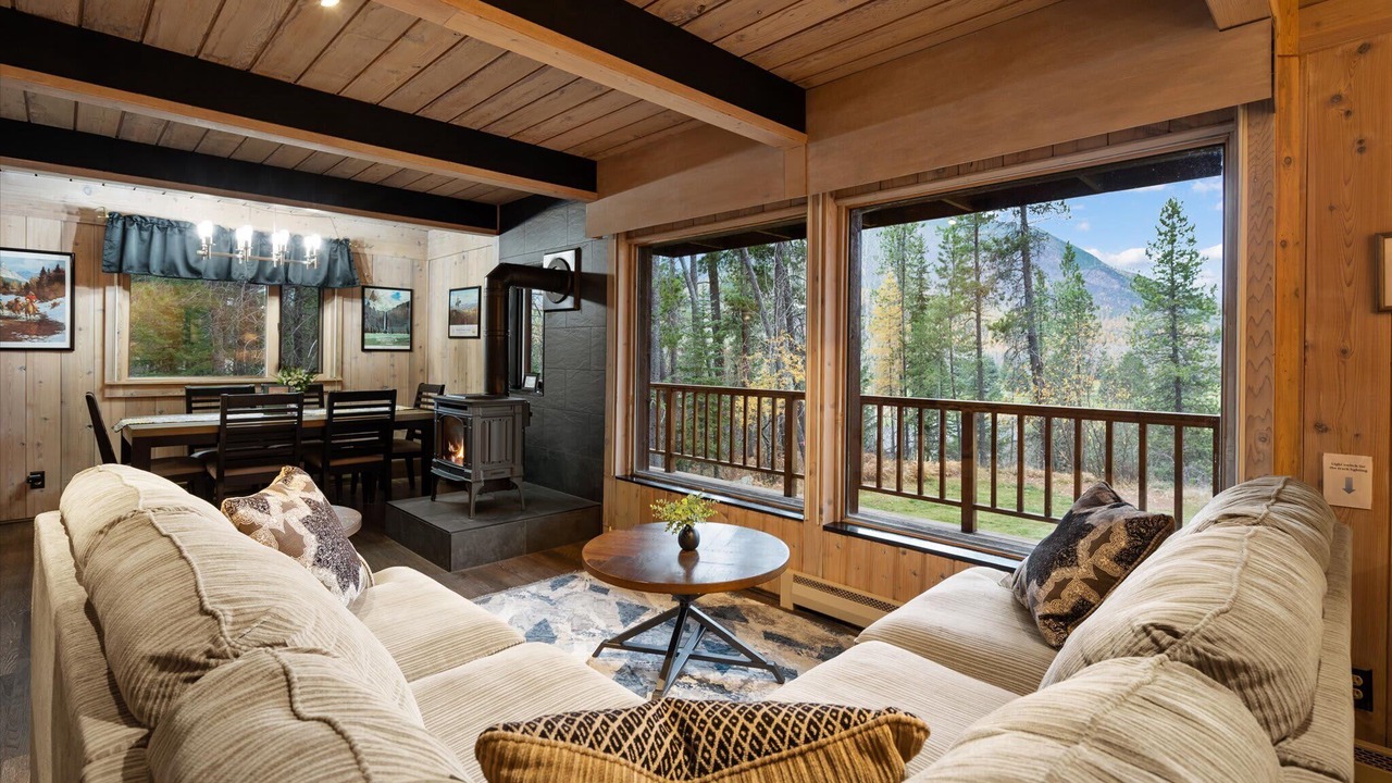 Photo of Livingroom in West Glacier