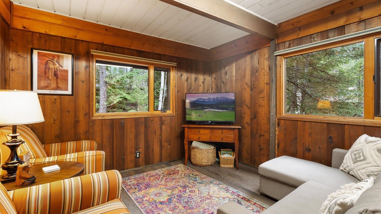 Photo of Bedroom in West Glacier