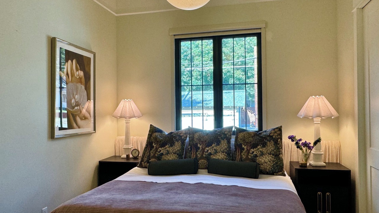 Photo of Bedroom in Garden District