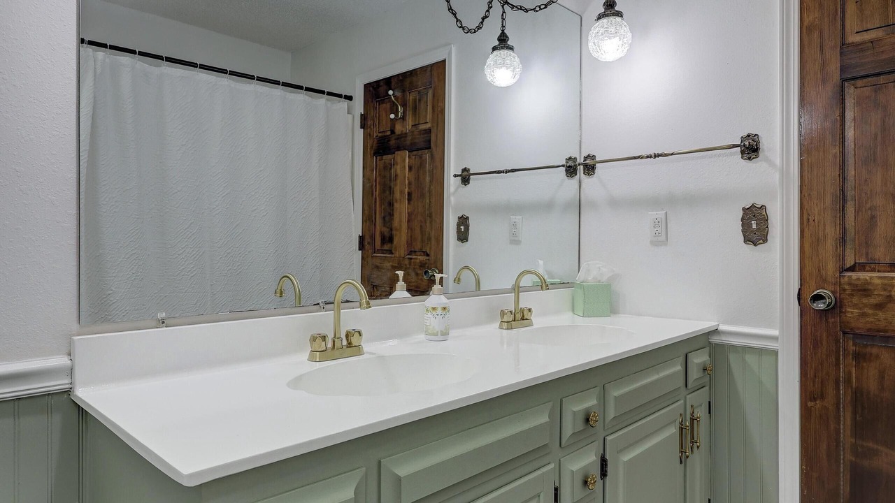 Photo of Bathroom in Leawood