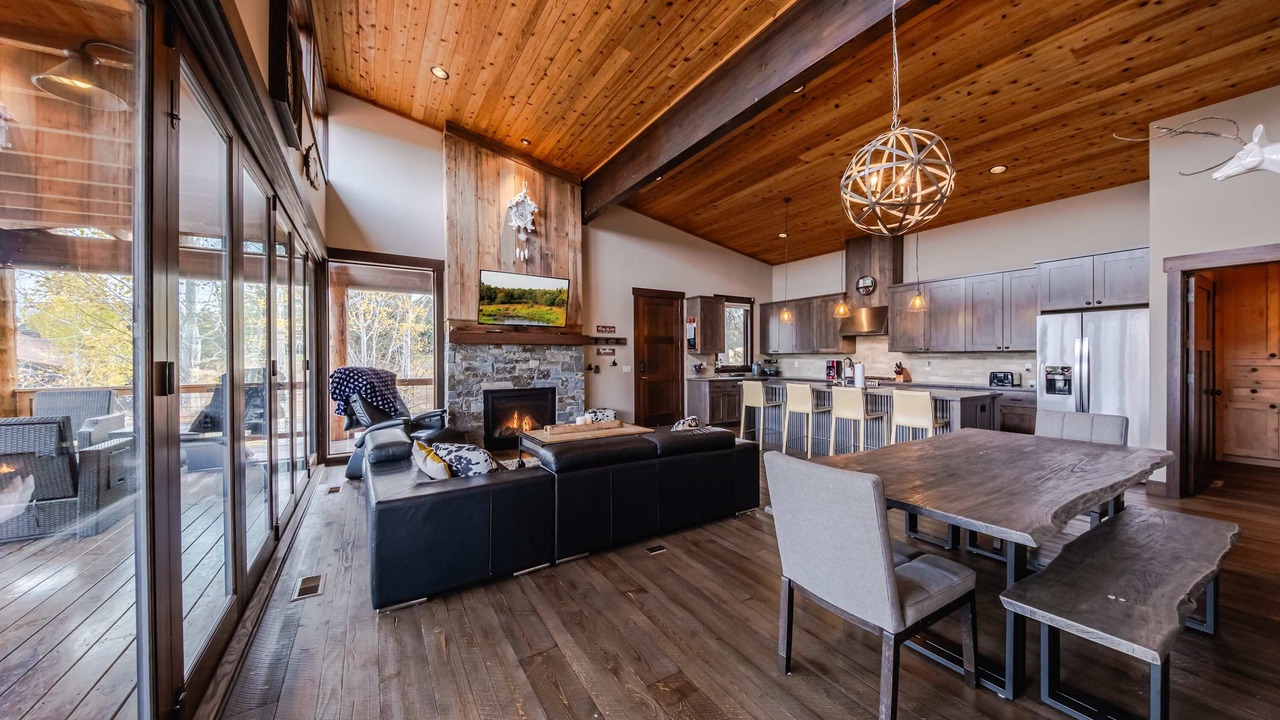 Photo of Livingroom in Eureka