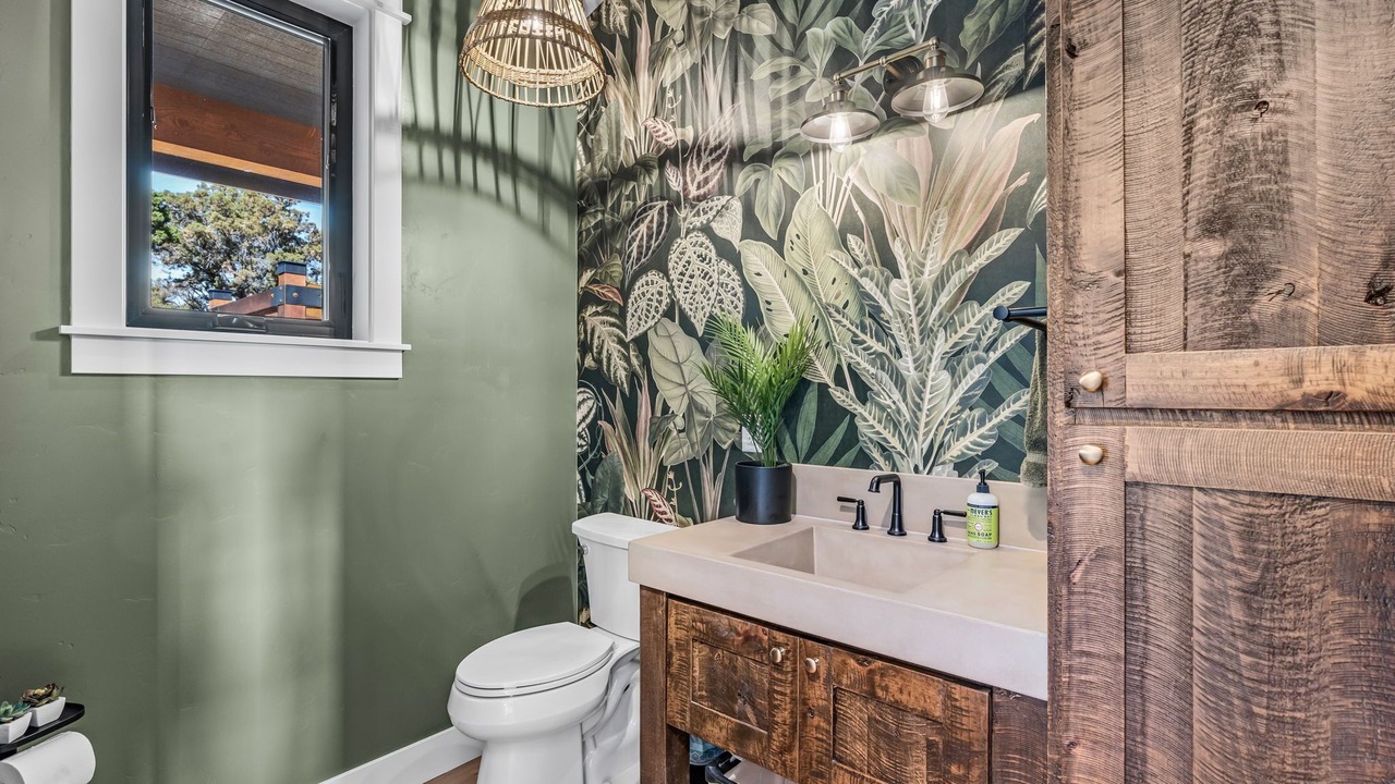 Photo of Bathroom in Powell Butte