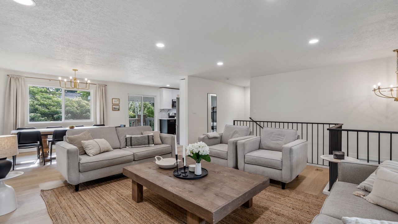 Photo of Livingroom in Hillsboro