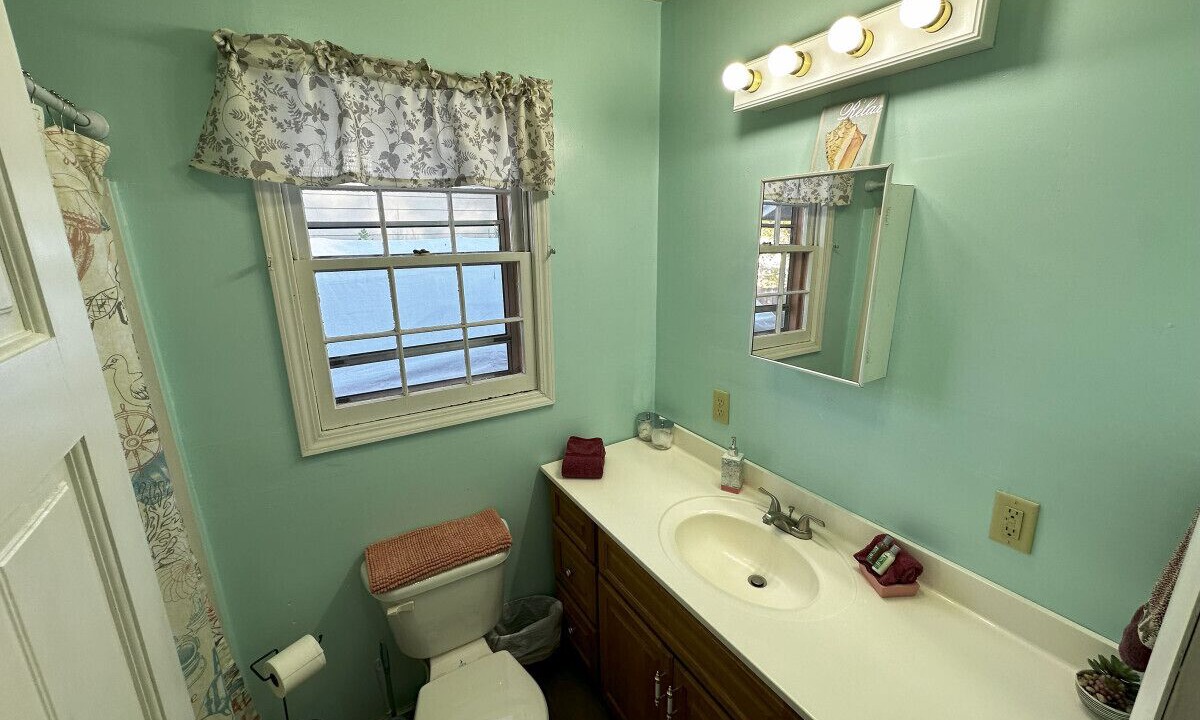 Photo of Bathroom in Central - Terry