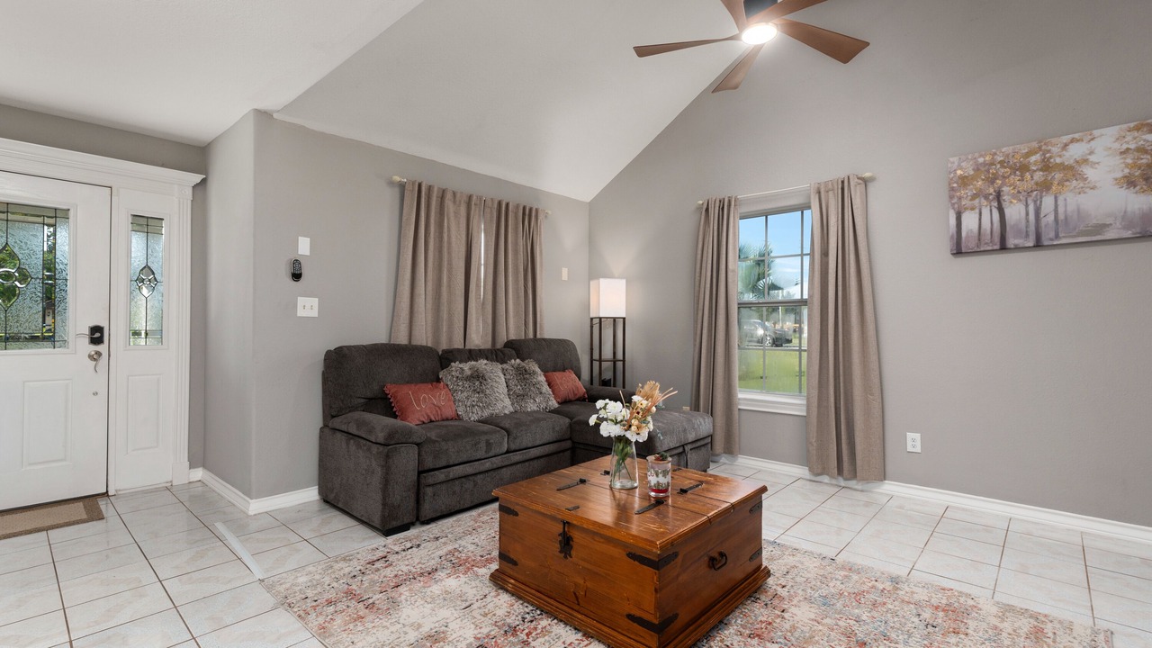 Photo of Livingroom in Olmito