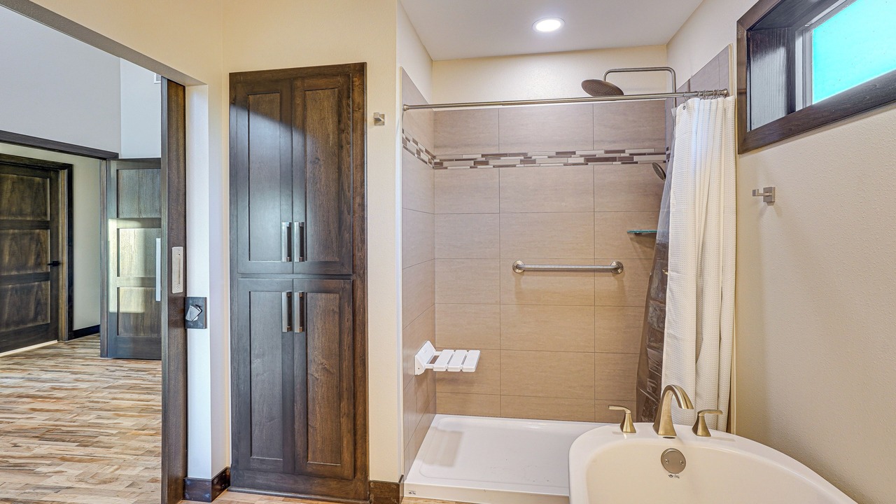 Photo of Bathroom in Renner