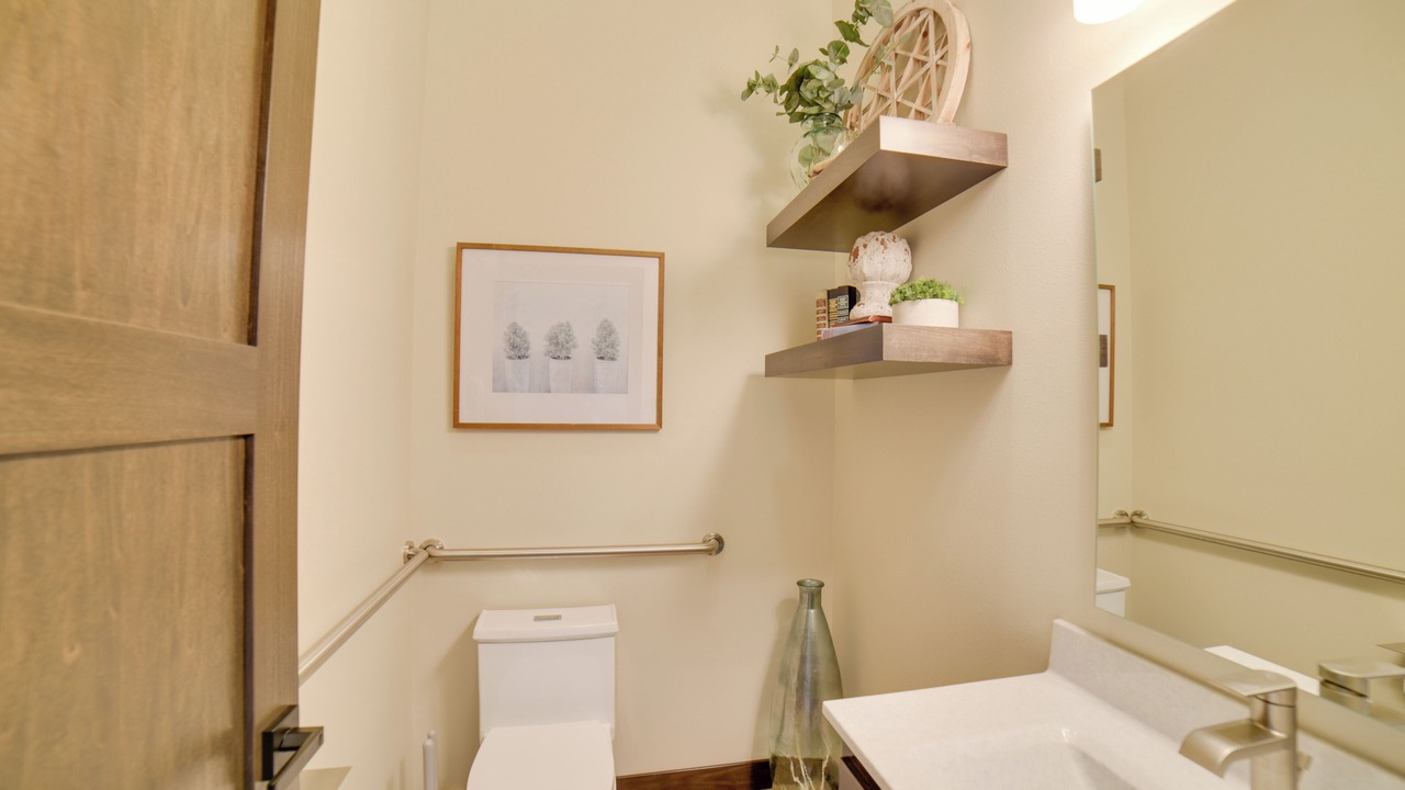 Photo of Bathroom in Renner