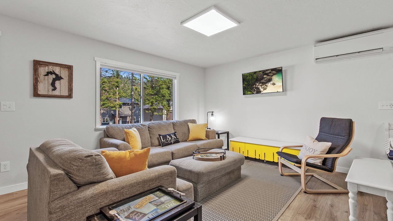 Photo of Livingroom in Bayview