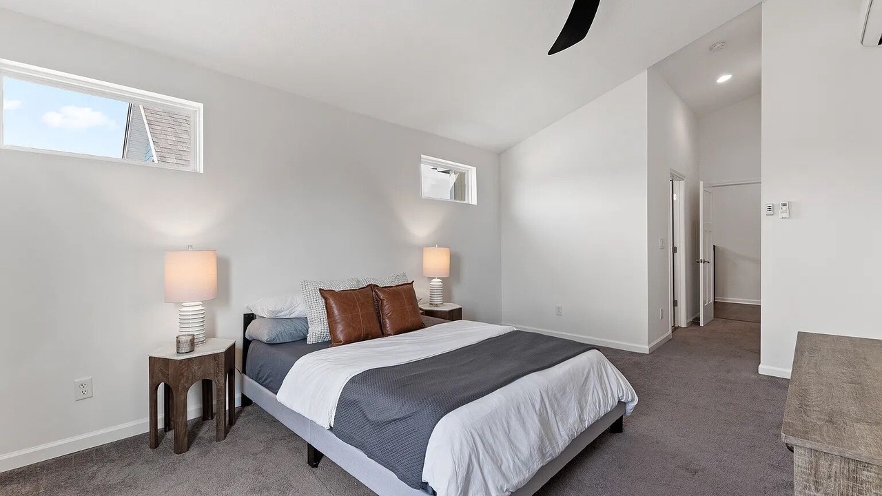 Photo of Bedroom in Fountain Square