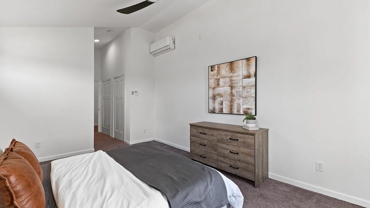 Photo of Bedroom in Fountain Square