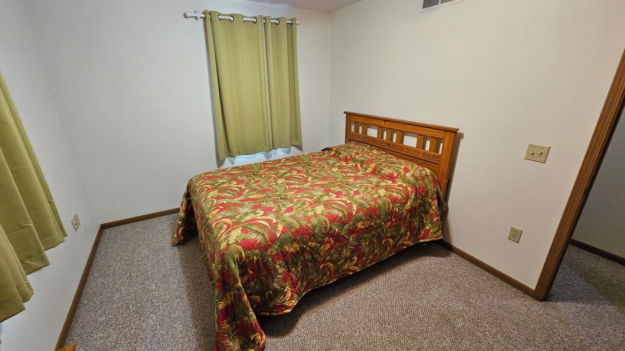 Photo of Bedroom in Lakeview