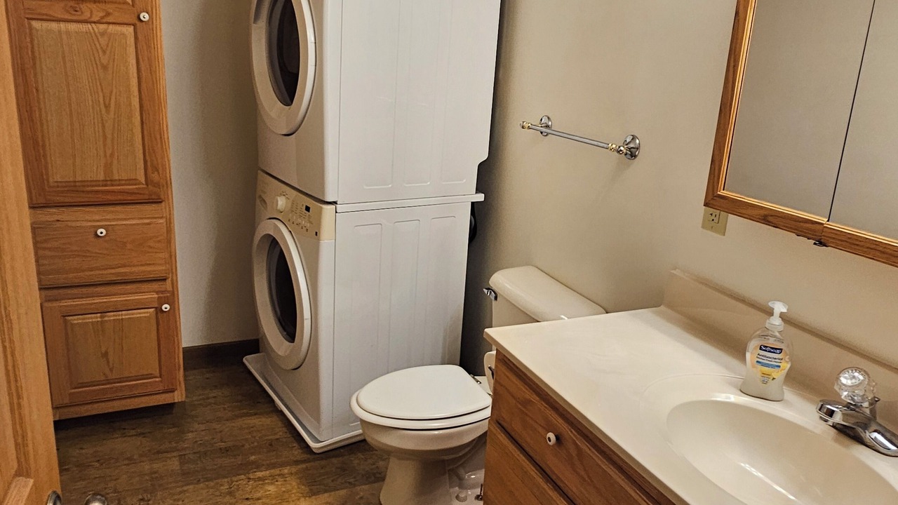 Photo of Bathroom in Lakeview