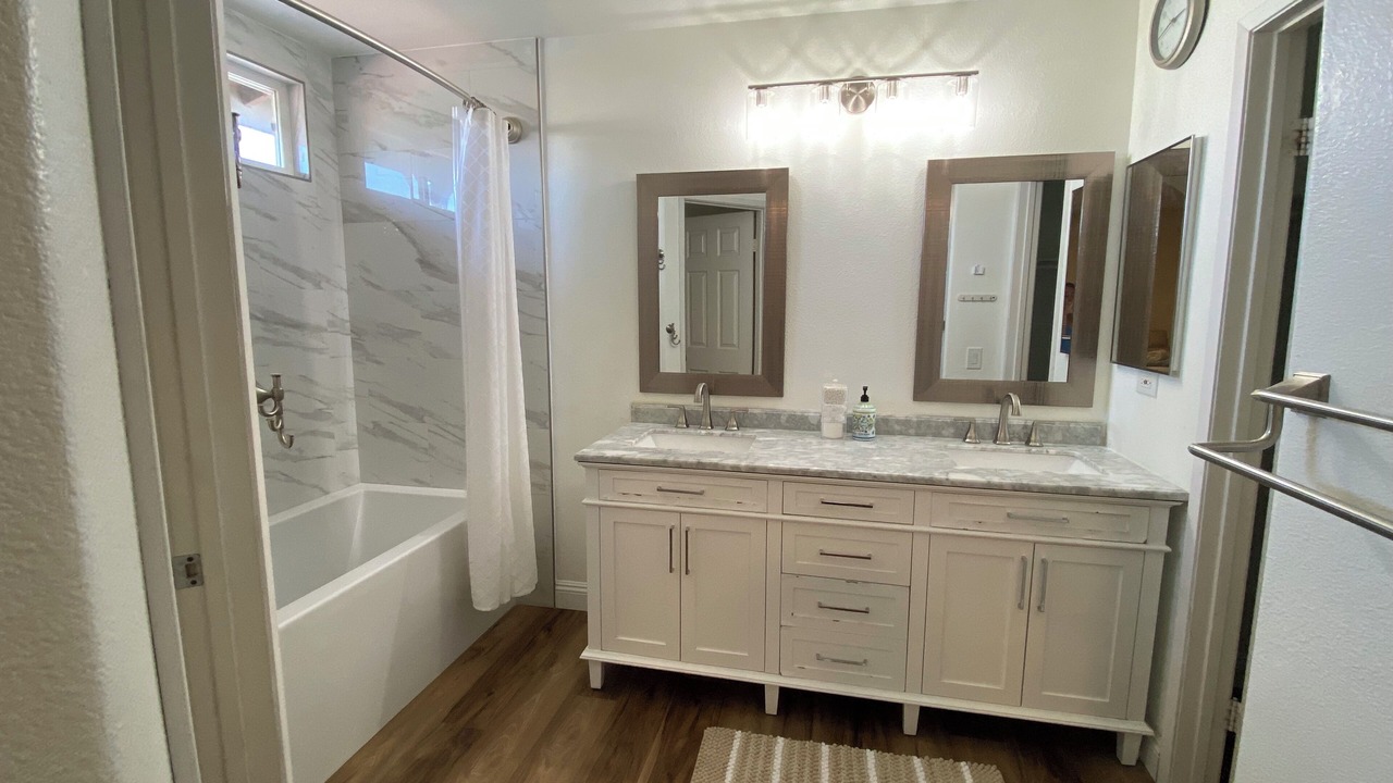 Photo of Bathroom in Ocean View Hills