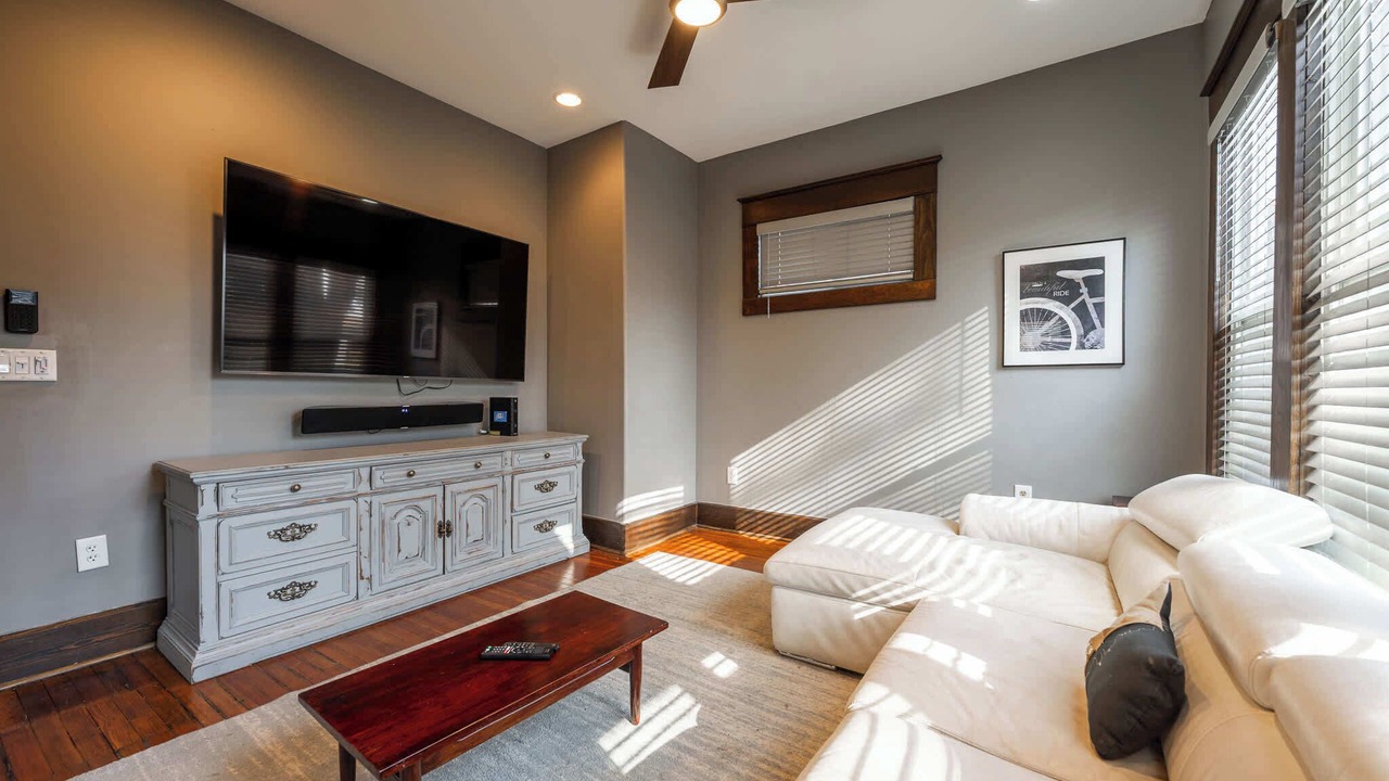 Photo of Livingroom in Near Northside