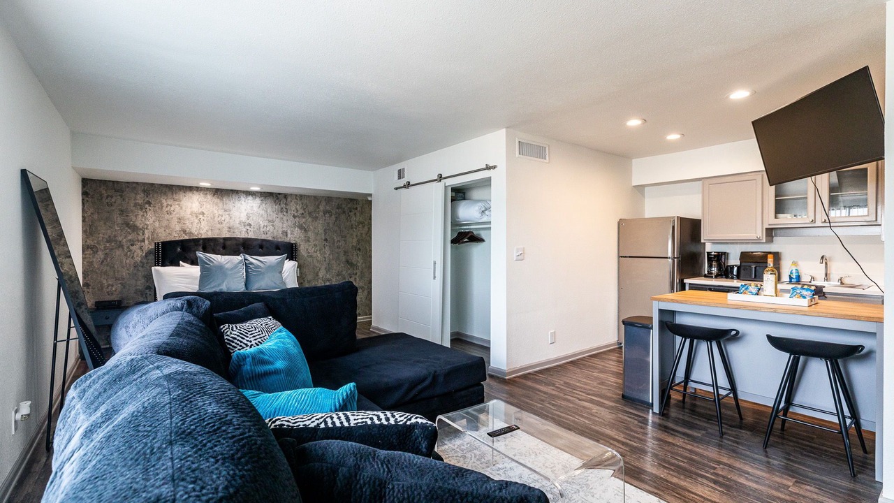 Photo of Livingroom in Braeswood Place