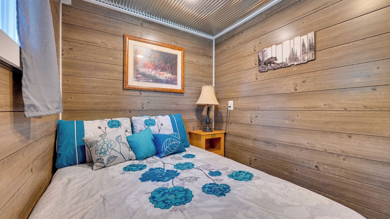 Photo of Bedroom in Austinville