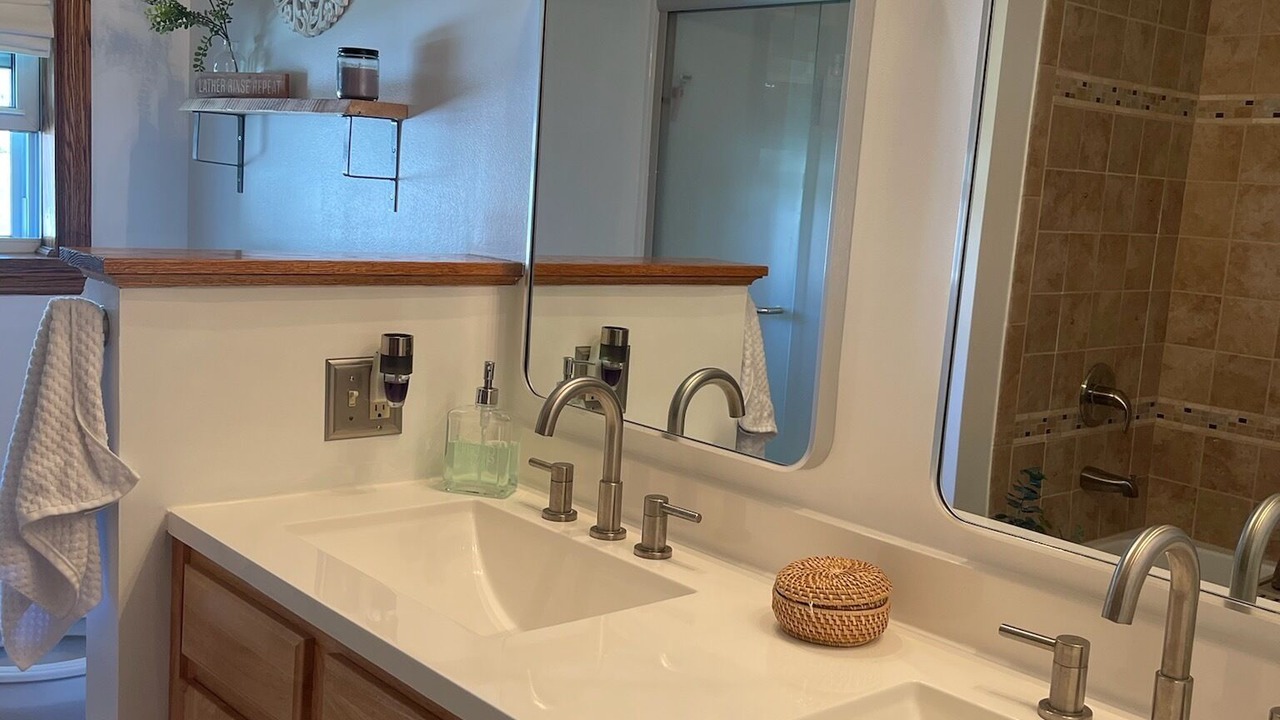 Photo of Bathroom in Hawk Run