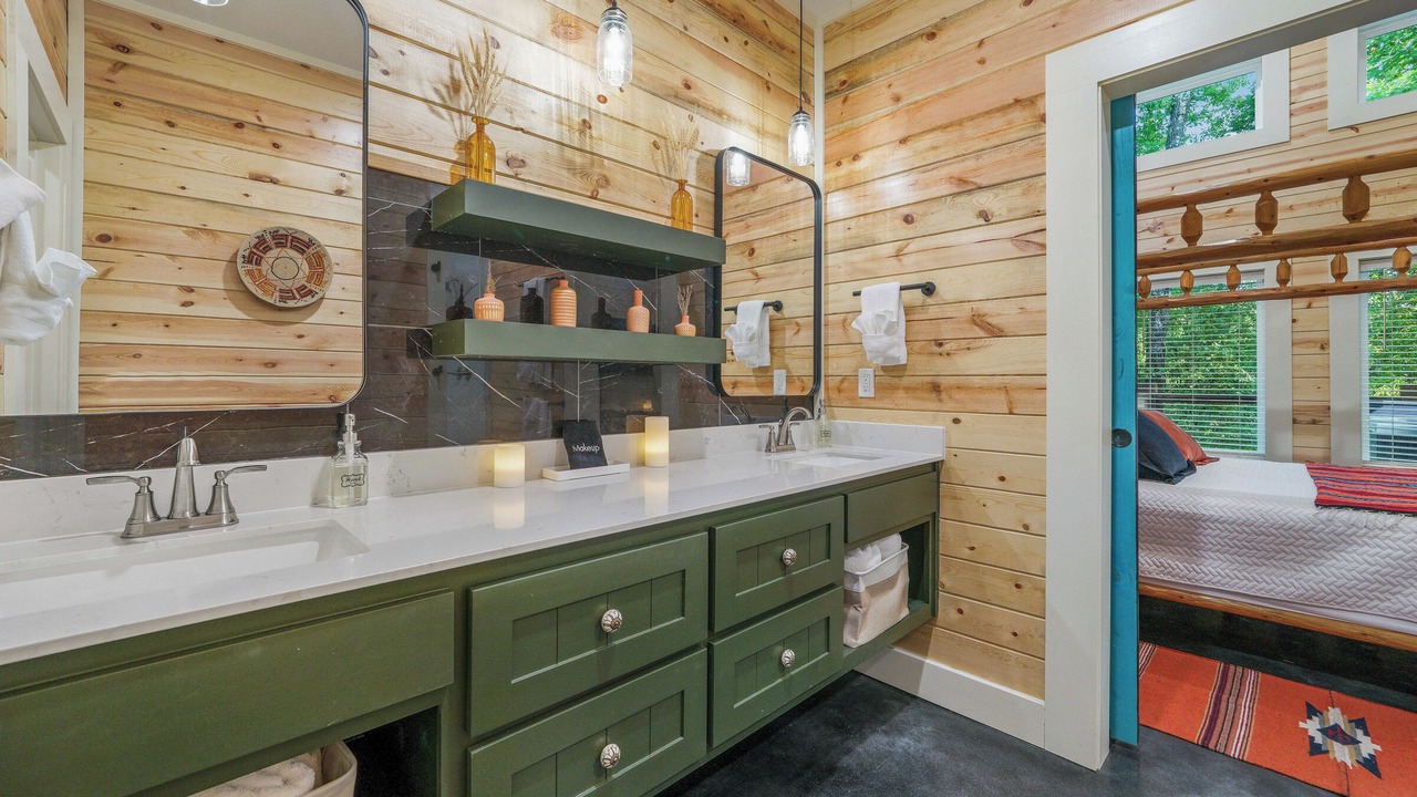 Photo of Bathroom in Golden