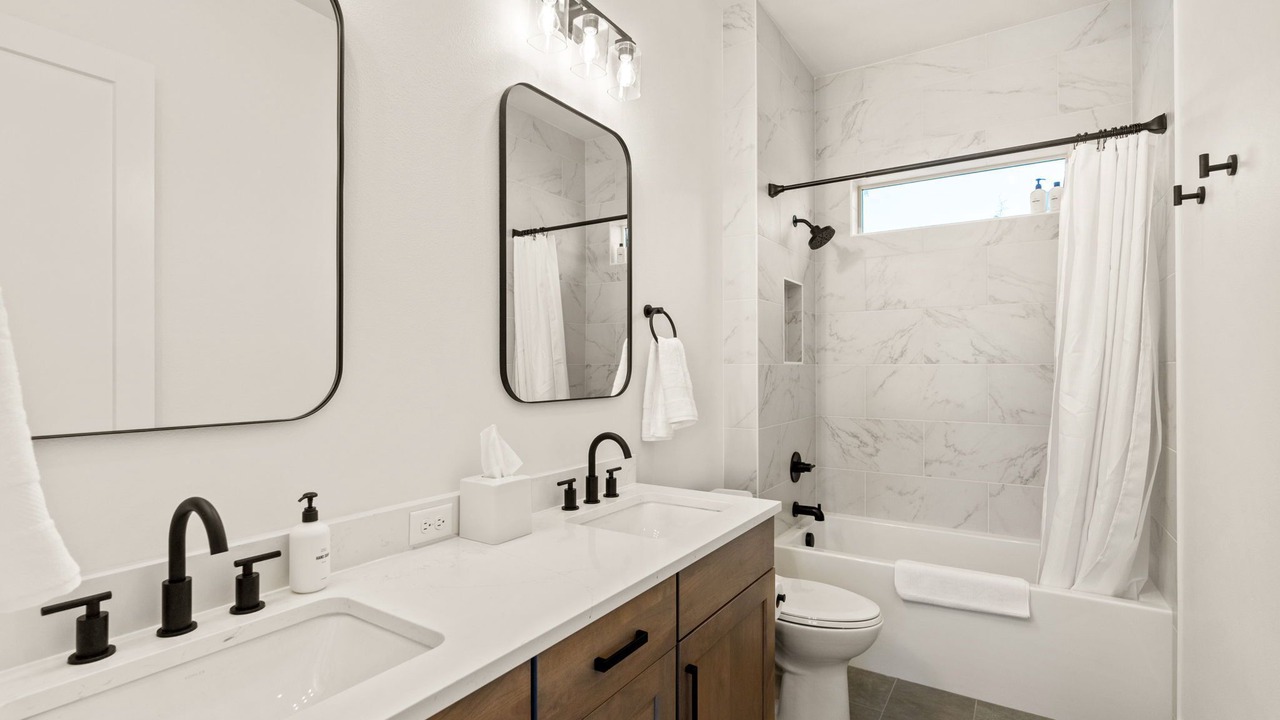 Photo of Bathroom in Powell Butte