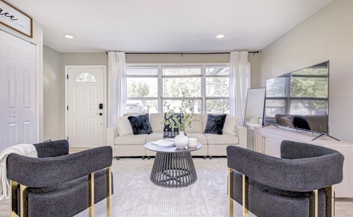 Photo of Livingroom in Lawrence