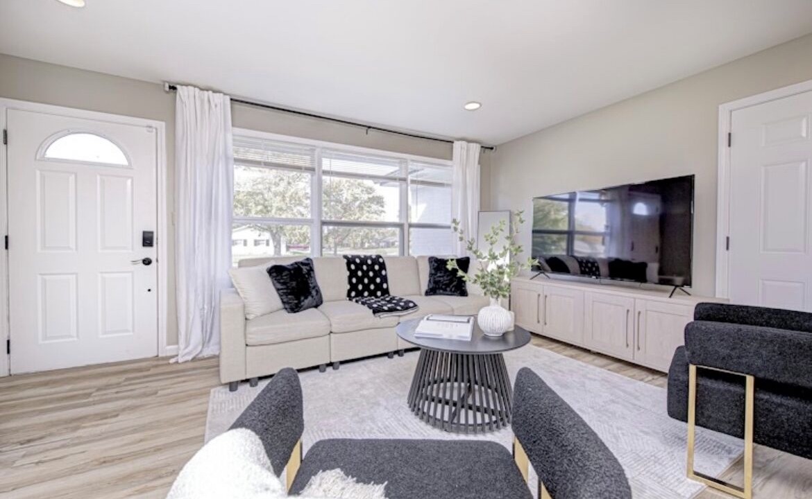Photo of Livingroom in Lawrence