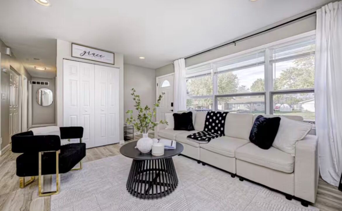 Photo of Livingroom in Lawrence