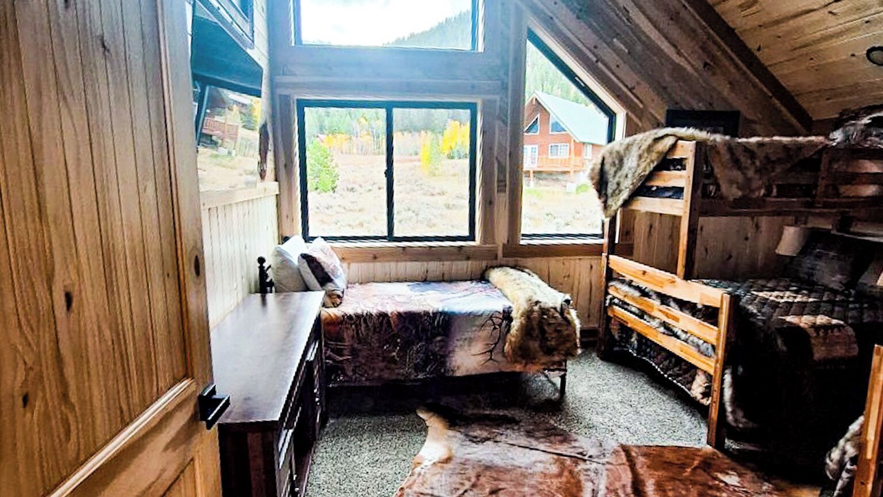 Photo of Bedroom in Island Park