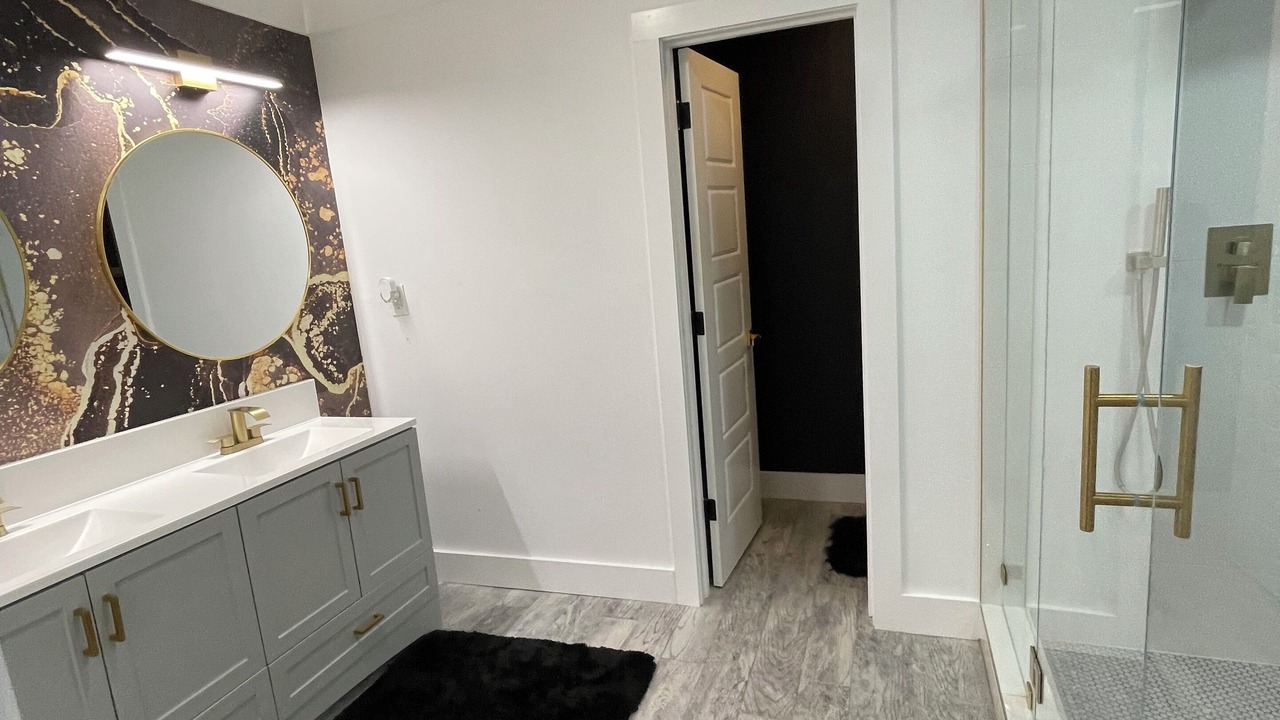 Photo of Bathroom in Kenner - Louis Armstrong International Airport