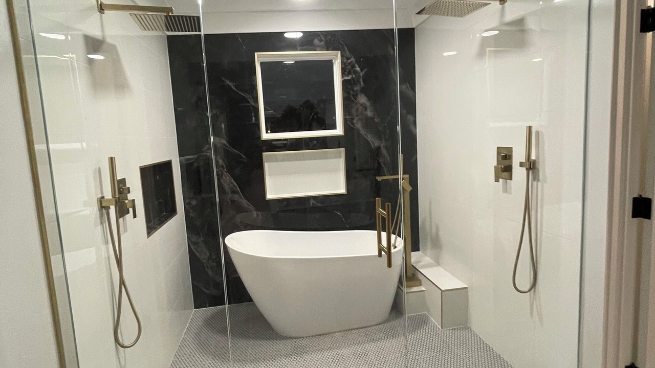 Photo of Bathroom in Kenner - Louis Armstrong International Airport