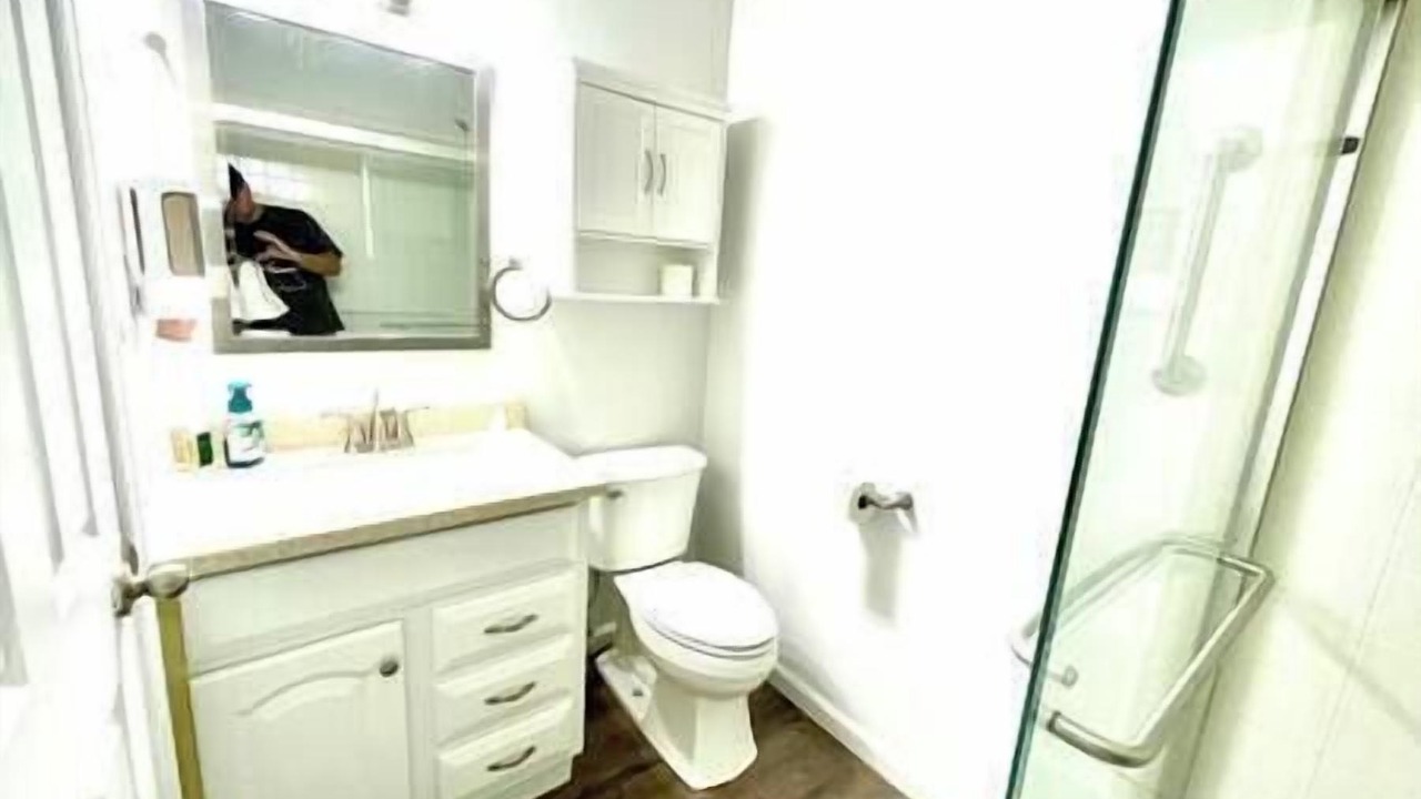 Photo of Bathroom in Summit Station