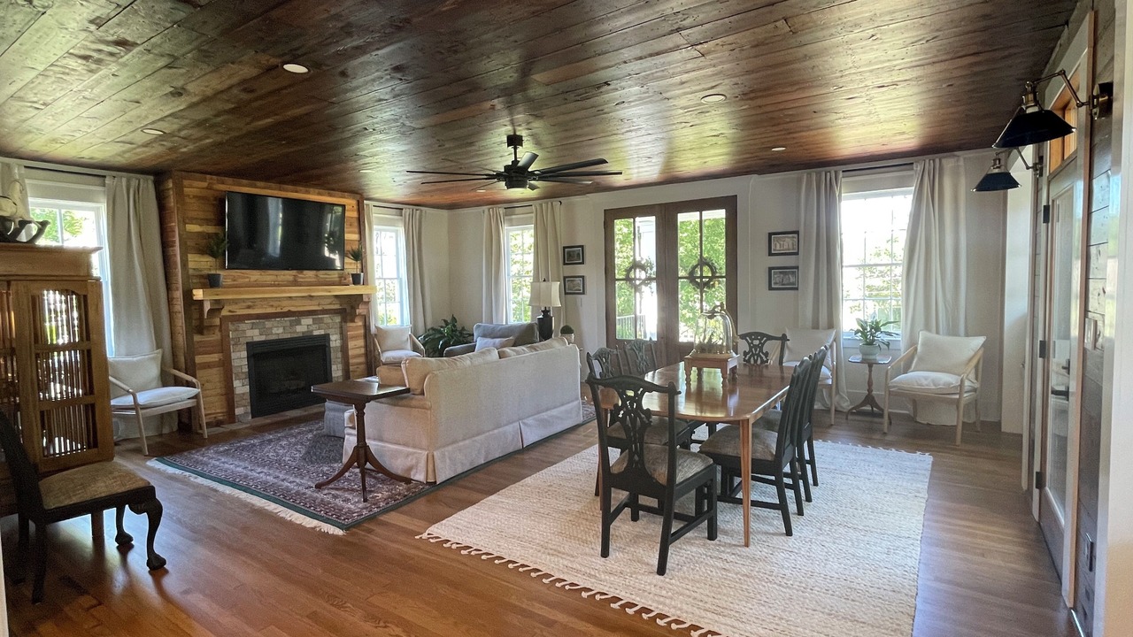 Photo of Livingroom in Corinth