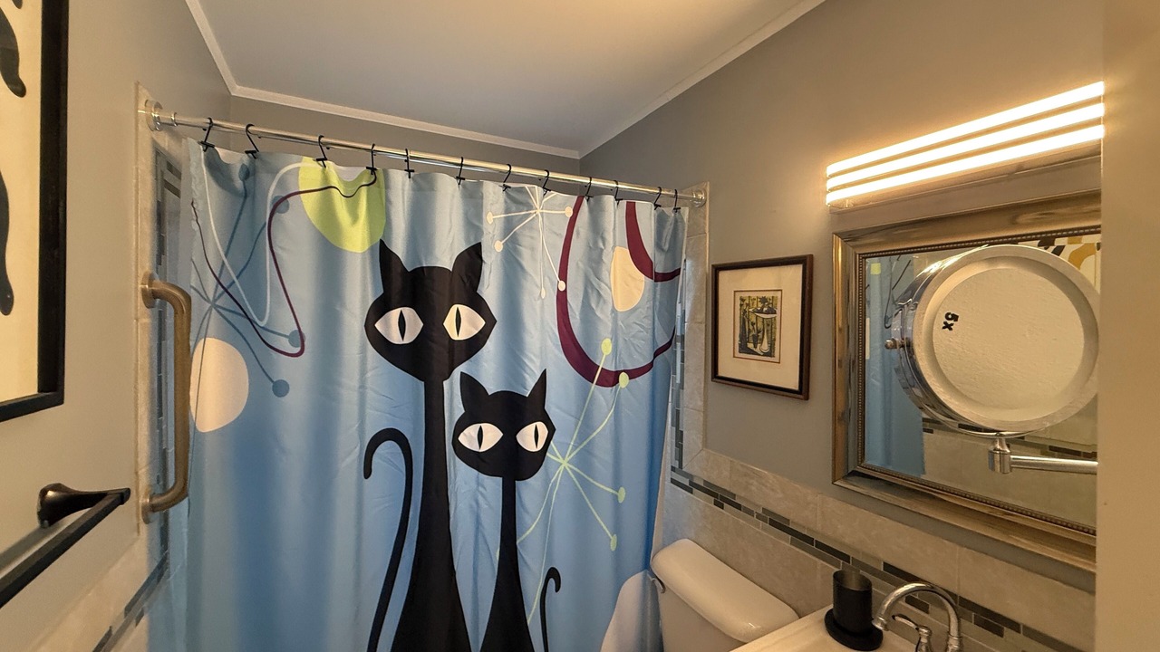 Photo of Bathroom in Aksarben - Elmwood Park