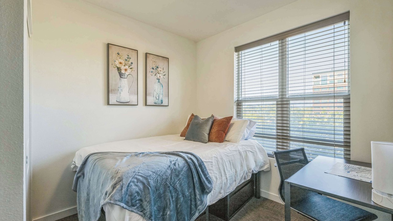 Photo of Bedroom in University District