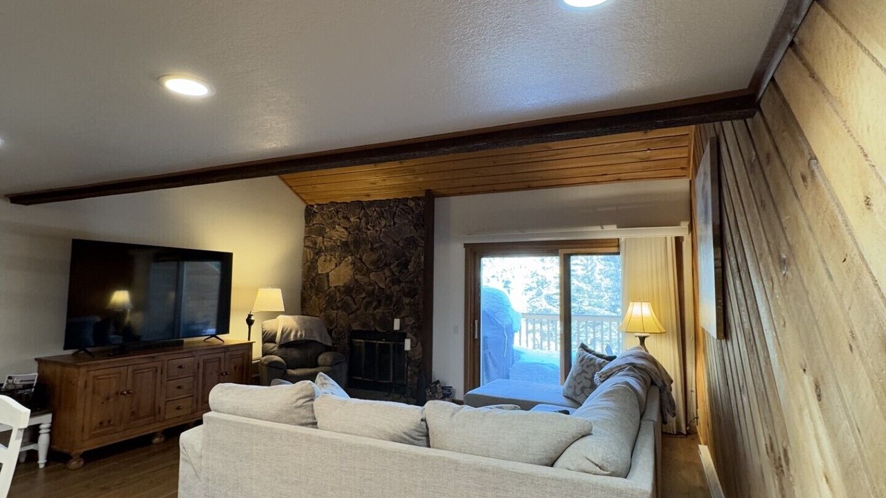 Photo of Livingroom in Elkhorn Village