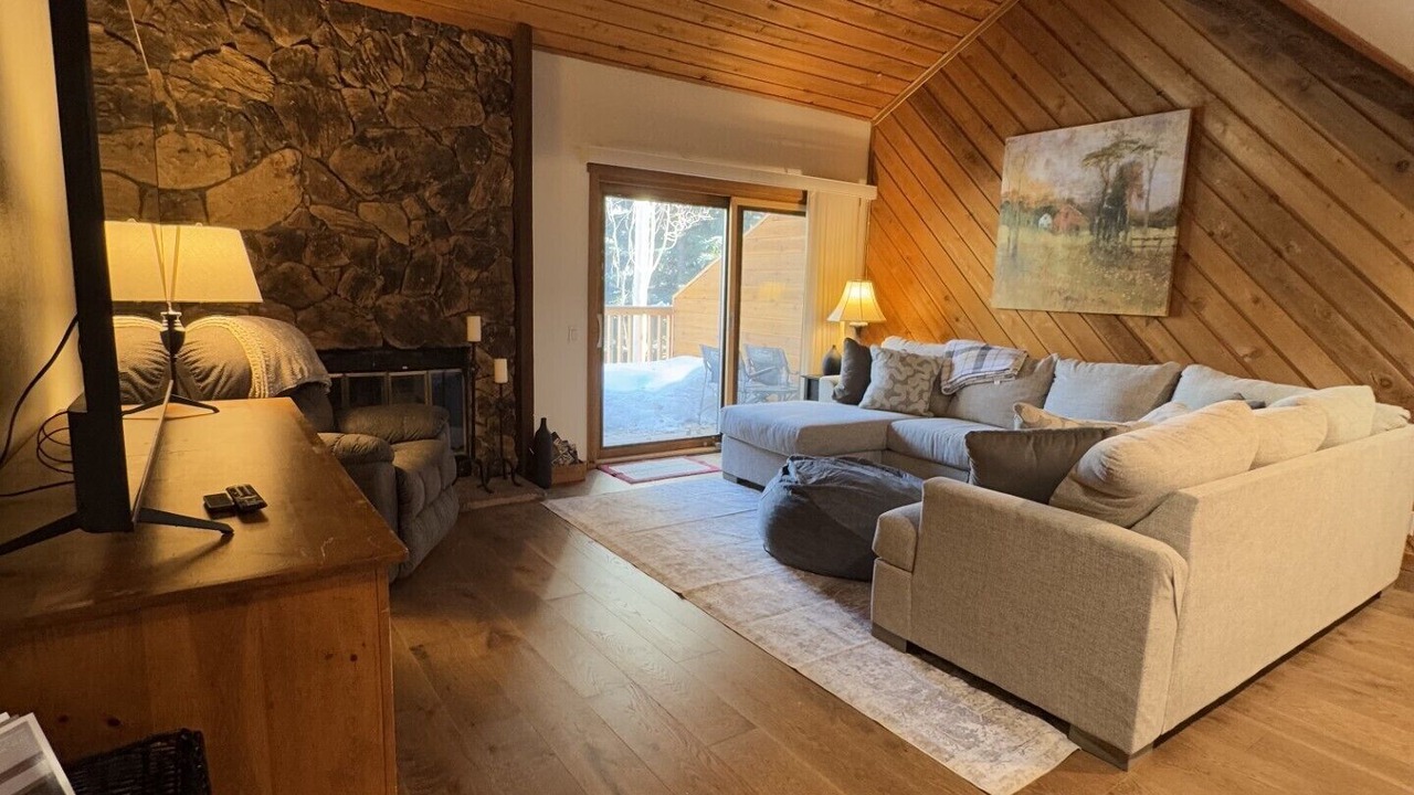 Photo of Livingroom in Elkhorn Village