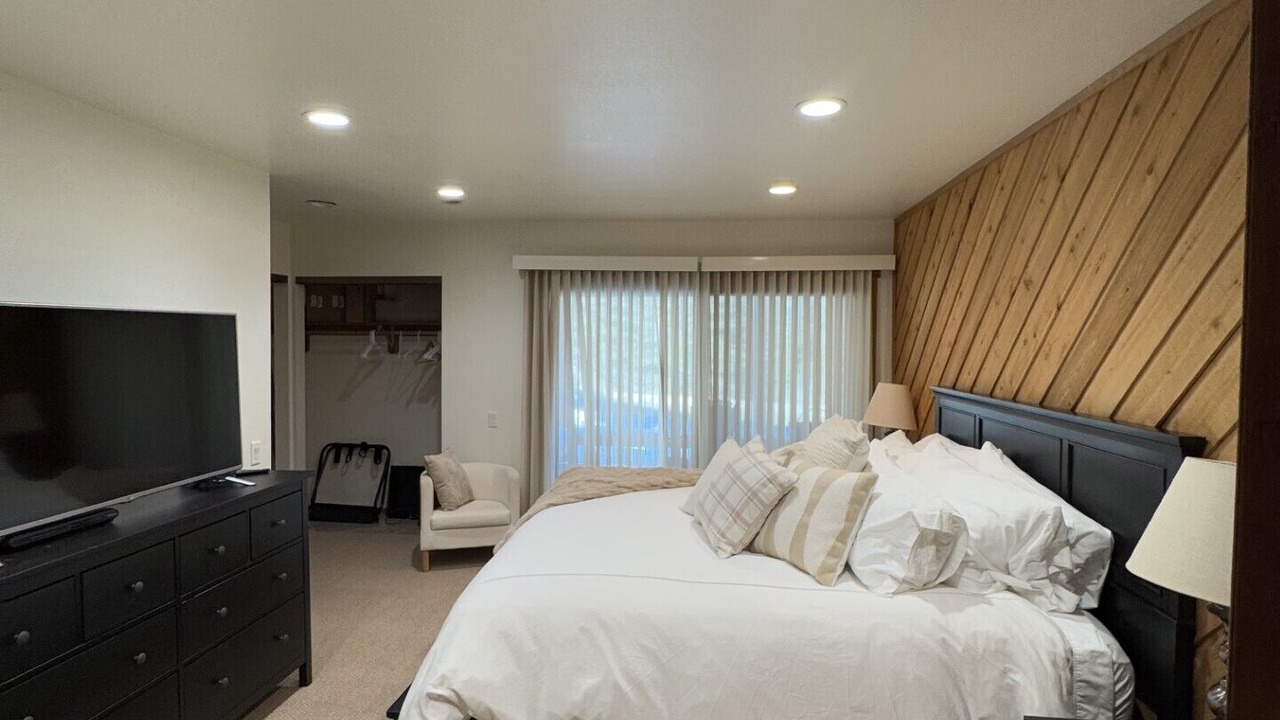 Photo of Bedroom in Elkhorn Village