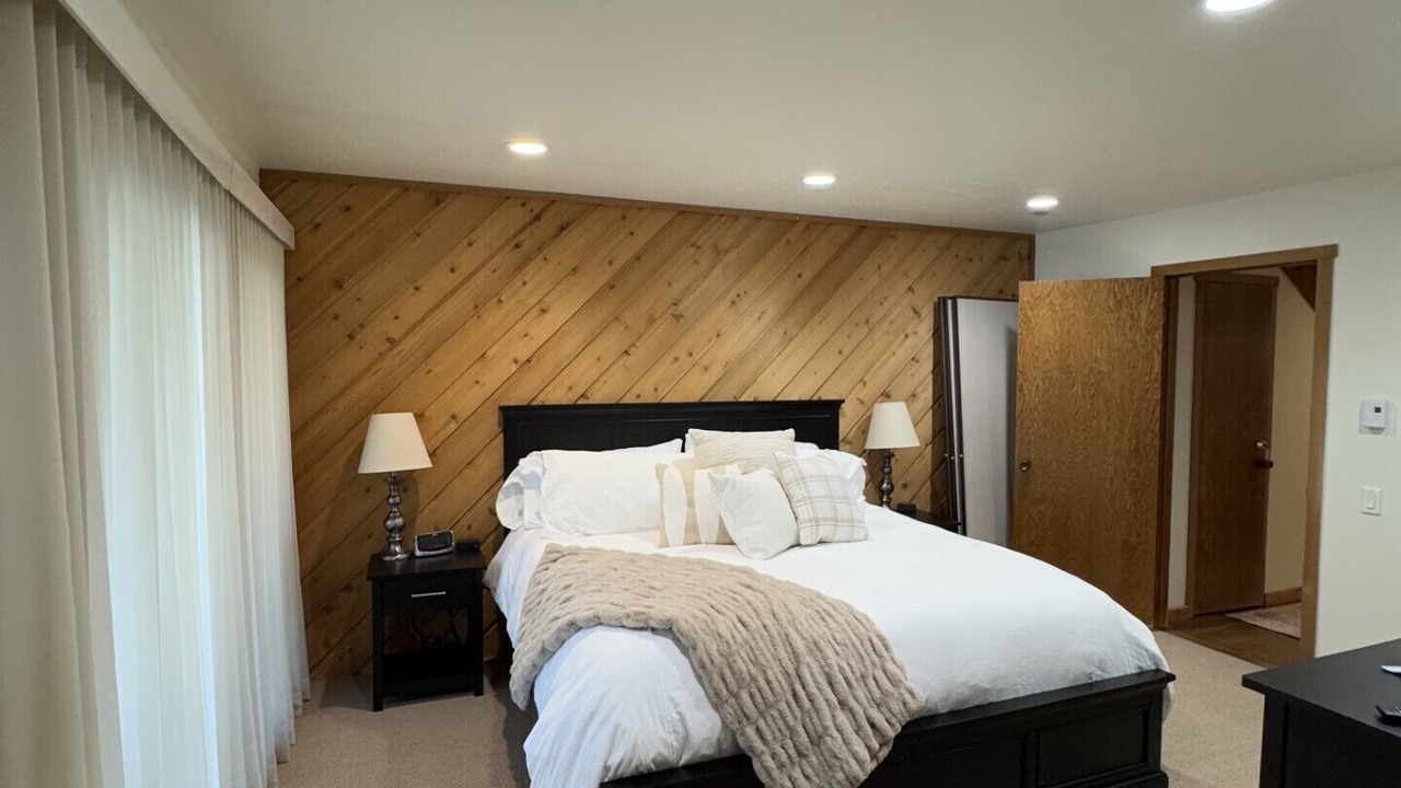 Photo of Bedroom in Elkhorn Village