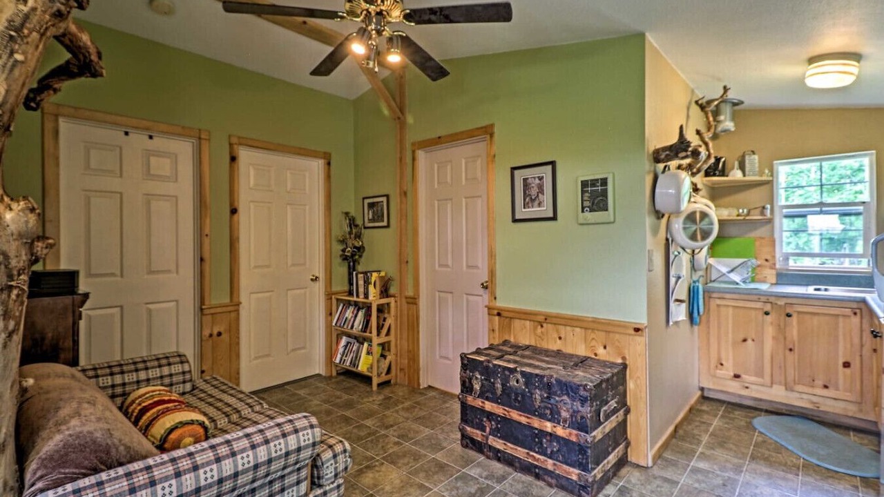 Photo of Livingroom in Babb