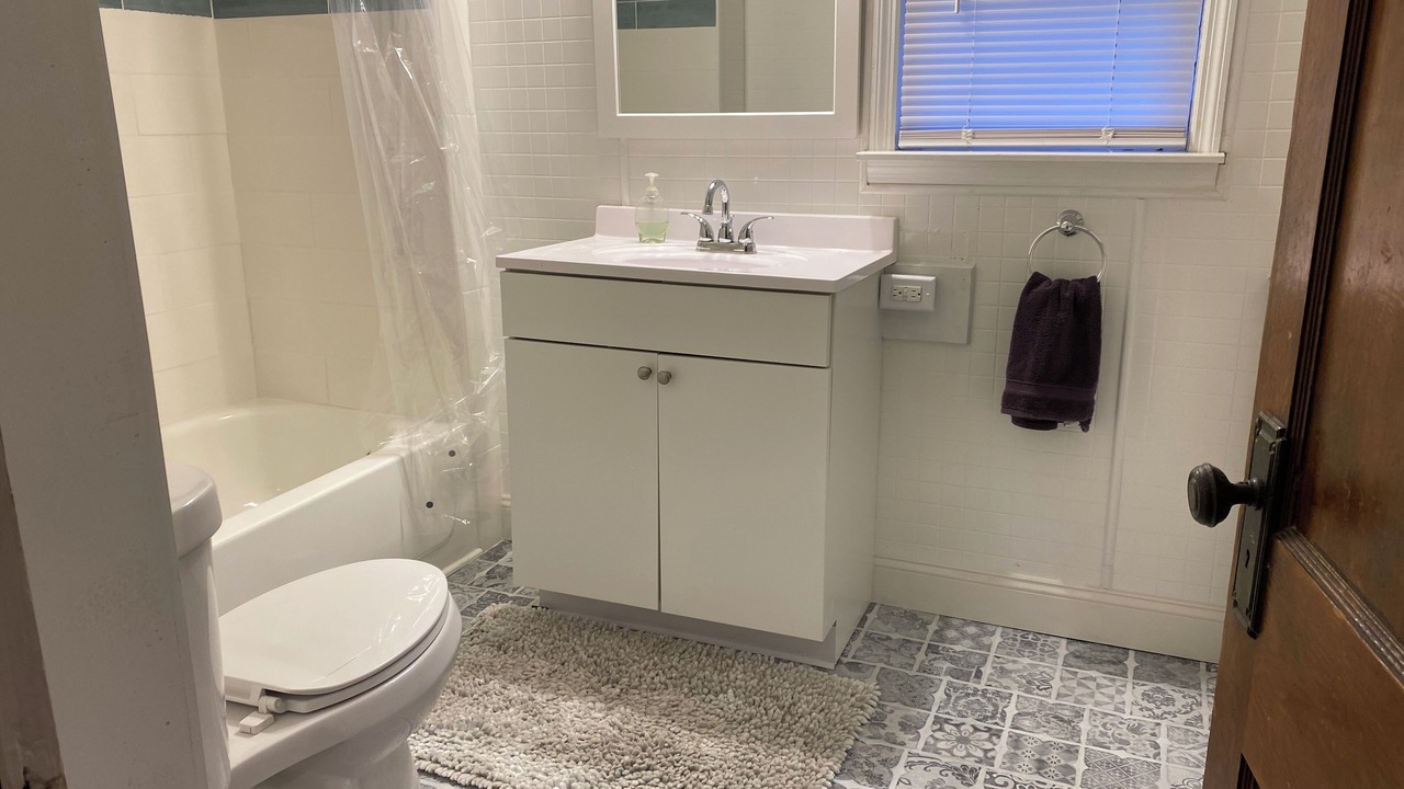 Photo of Bathroom in Old North Columbus