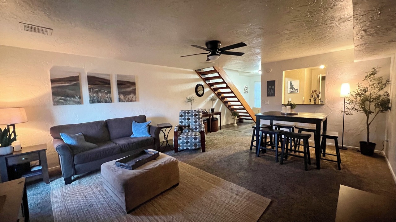 Photo of Livingroom in Eagle