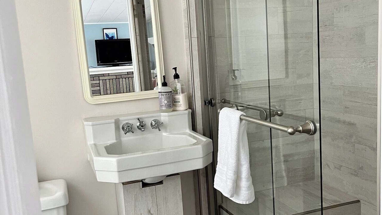 Photo of Bathroom in University District