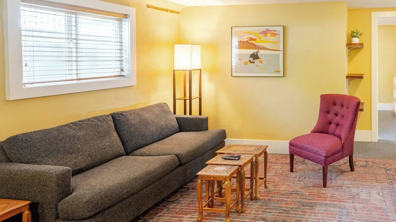 Photo of Livingroom in Riverfront