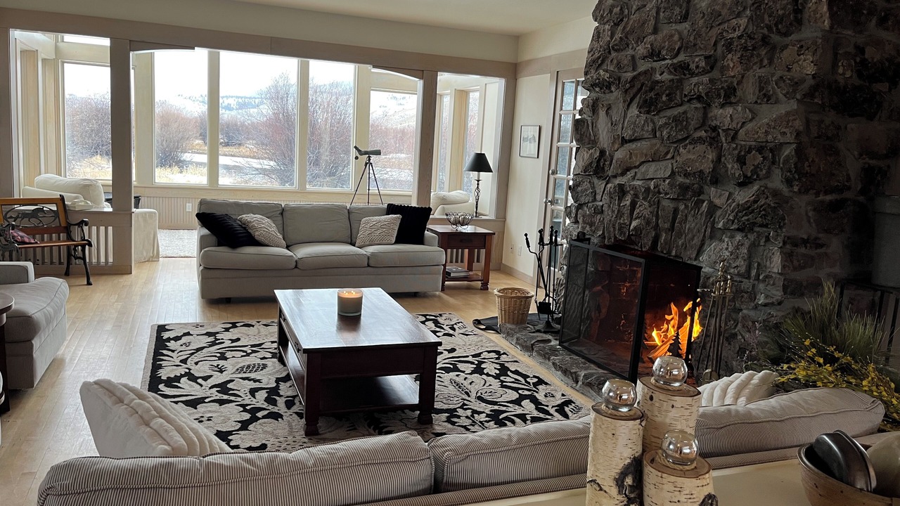 Photo of Livingroom in Divide