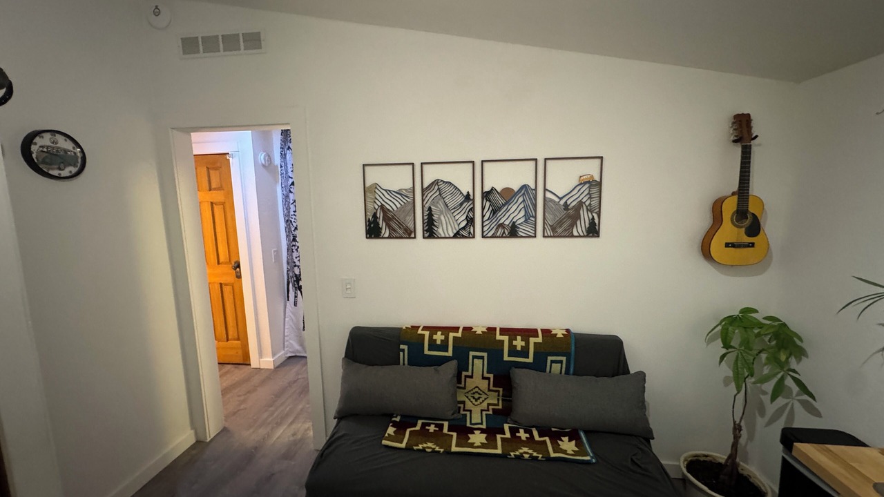 Photo of Livingroom in Victor