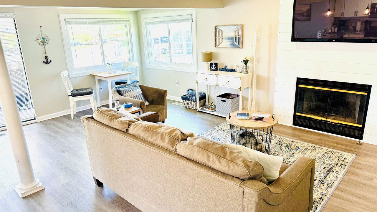 Photo of Livingroom in Lakeview