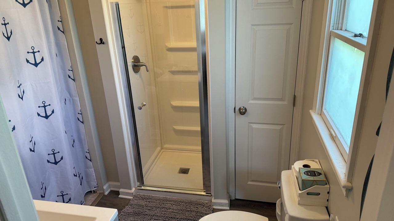 Photo of Bathroom in Lakeview