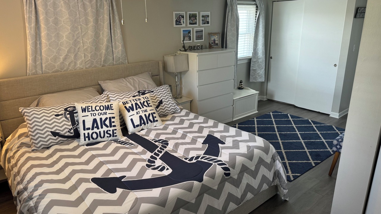 Photo of Bedroom in Lakeview