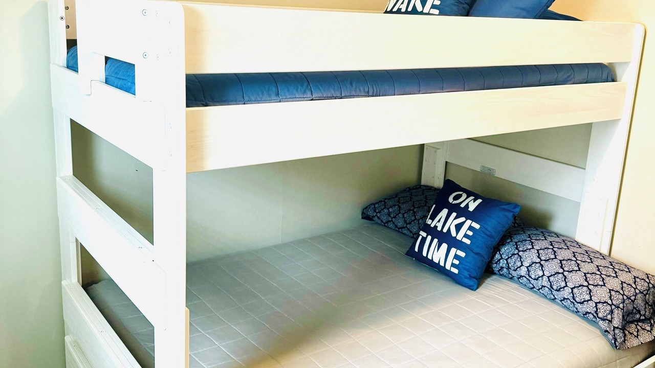 Photo of Bedroom in Lakeview